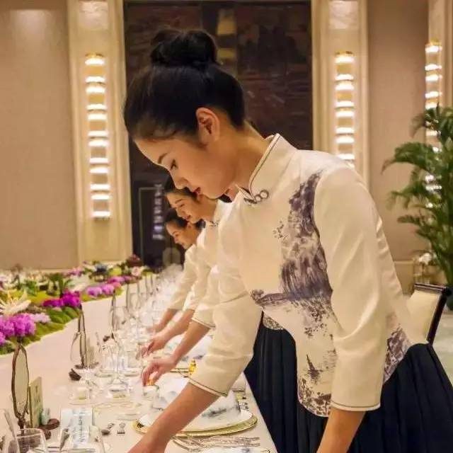 餐飲服務員三天上崗必須要學會什么?