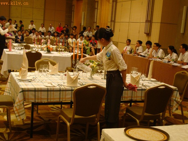 海南:舉辦2010年“春光杯”旅游飯店服務技能大賽