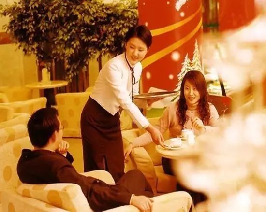 餐飲服務中的26個尷尬場景,優秀服務員