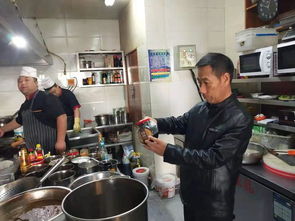 市區(qū)兩級市場監(jiān)督管理局檢查規(guī)范回民區(qū)餐飲服務單位 助推首府 三城同創(chuàng)