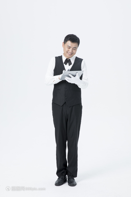 男服務員平板電腦點菜